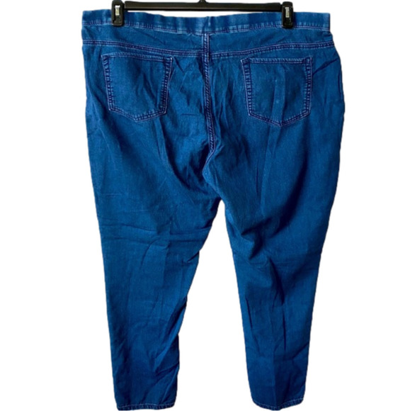 Jaclyn Smith Plus Size Pull-up Stretch Jeans - Picture 2 of 7